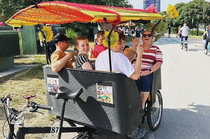 Enchanted Pedicab Tour History & Secrets of Lincoln Park - Stroll Down North State Parkway in Gold Coast