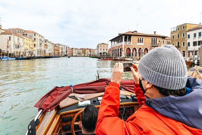 Enchanting Venice: City Walk & Majestic Gondola Ride! - Starting Point at Piazza San Marco and the First Discoveries