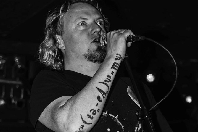 English Comedy Ticket including Pizza in Berlin Mitte - The Experience: Atmosphere and Audience