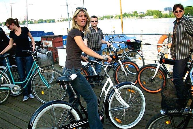 ENGLISH GUIDED BIKE TOUR HAMBURG - Alsterlake District (min.4) - Navigation and Route Highlights