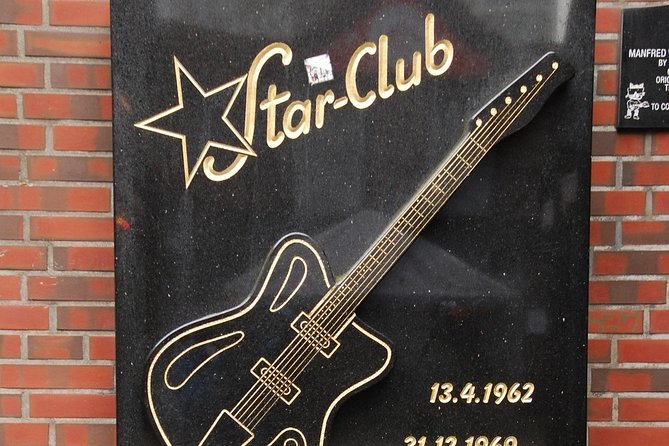 English guided tour Reeperbahn "Red light and Offence" - Managing Group Size and Tour Pacing