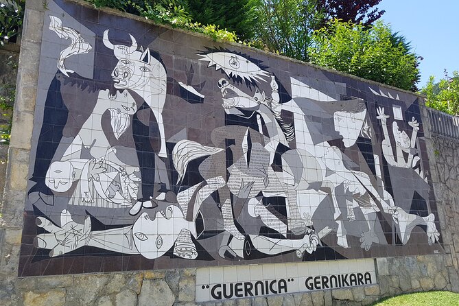 Enjoy the Coast of Biscay - Mundaka: famous among surfers and nature lovers