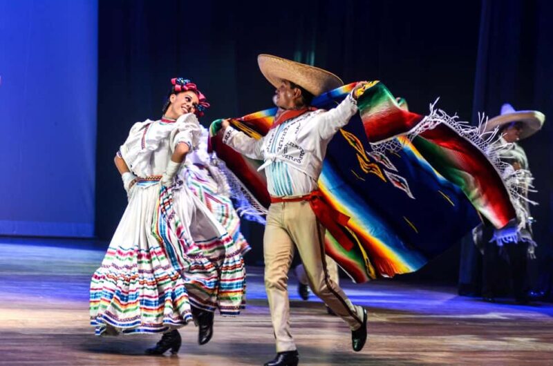 Enjoy the Folkloric Ballet at the Palacio de Bellas Artes - Key Points