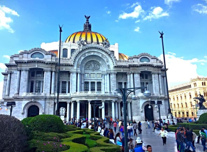 Enjoy the Folkloric Ballet at the Palacio de Bellas Artes - Accessibility and Practical Tips