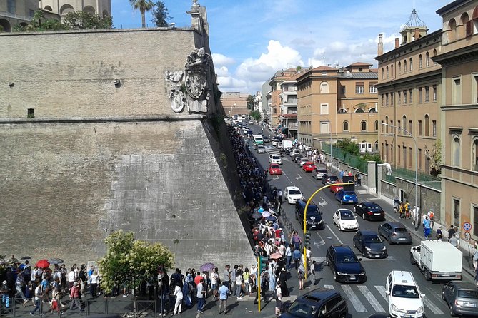 Enjoy Vatican Museums , Sistine Chapel : guided tour - The Artworks by Raphael, Giotto, and More