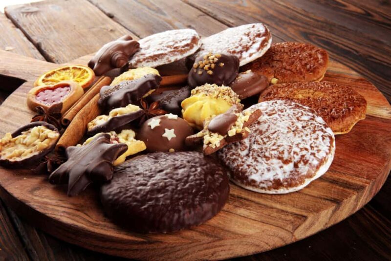 Enjoyable Advent tour: champagne, cookies & mulled wine in Würzburg - Exploring Würzburg’s Decorated Old Town