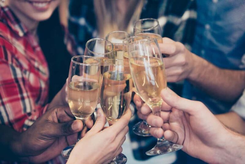 Enjoyable Advent tour: champagne, cookies & mulled wine in Würzburg - Discovering Medieval and Baroque Christmas Celebrations