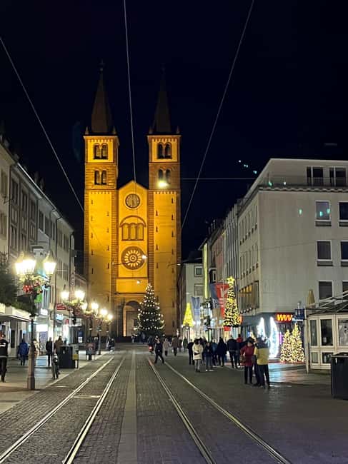 Enjoyable Advent tour: champagne, cookies & mulled wine in Würzburg - Warming Up with Mulled Wine at the Christmas Market