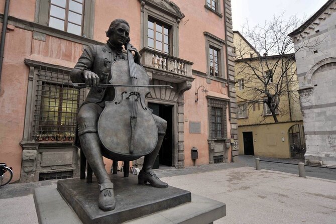 Enjoyable music tour of the historical city of Lucca - Piazza Anfiteatro and the Luigi Boccherini Conservatory