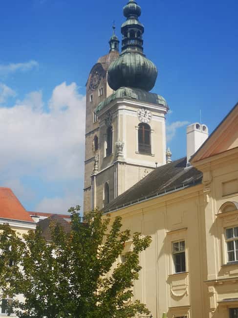 Enjoyment with history - through the wine taverns of Krems & Stein an der Donau - Tasting Regional Wachau and Krems Wines with Commentary