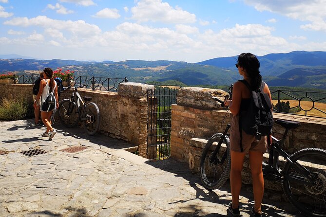 Enobike tour to Lake Corbara and Titignano Castle - Starting Point and Tour Logistics in Orvieto