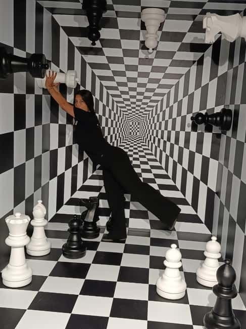 Entrance to the Bilbao Illusions Museum - Key Points