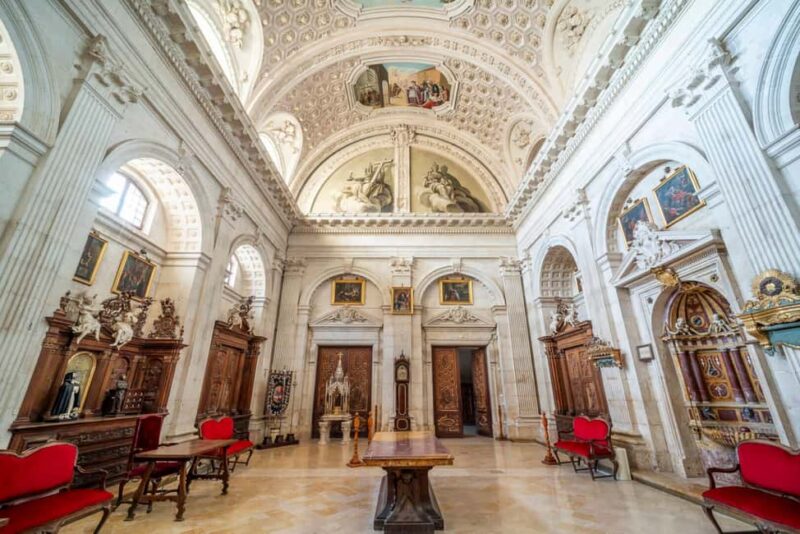 Entrance to the Cathedral of the Burgo de Osma - Key Points