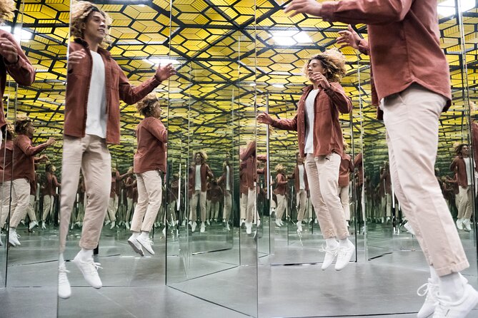 Entrance to the Museum of Illusions Madrid - The Mixed Guest Feedback and How It Shapes the Experience