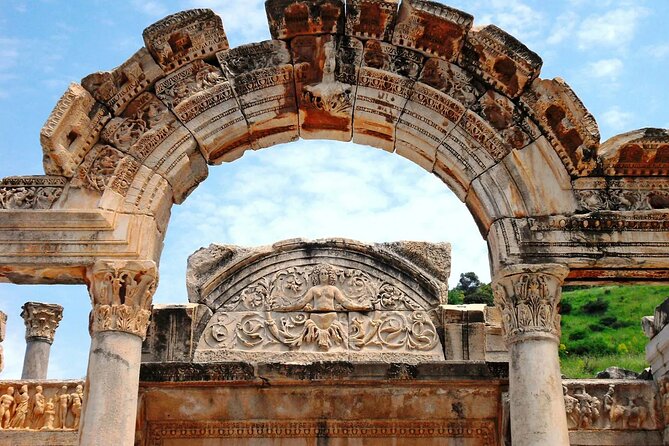 Ephesus Guided Tour From Izmir With Lunch & Hotel Transfer - Lunch Break at a Local Restaurant