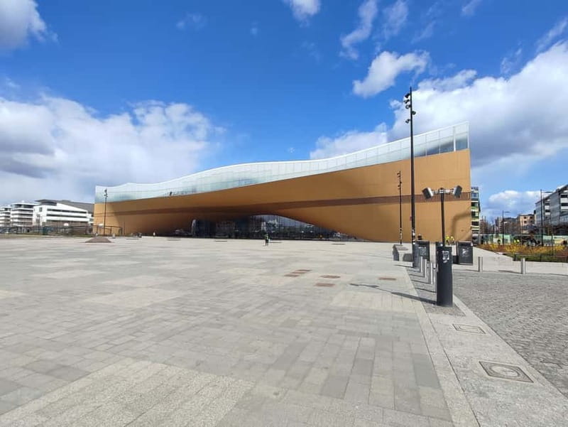 Epic Helsinki: English Speaking Walking Tour - Unique Aspects and Landmark Access