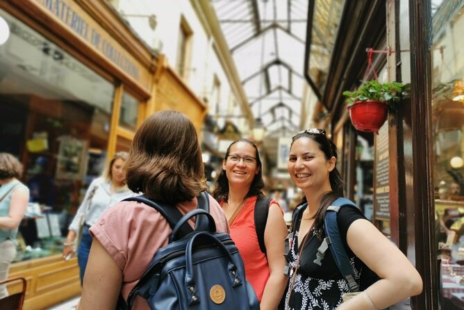Escape Game in the Covered Passages in Paris - The Role of the Guides and Photographs