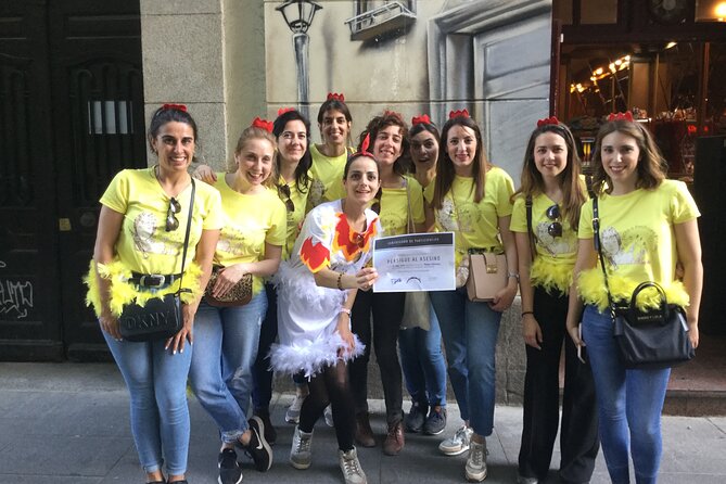 Escape game Madrid, chase the killer - The Impact of the Guides’ Support and Group Size