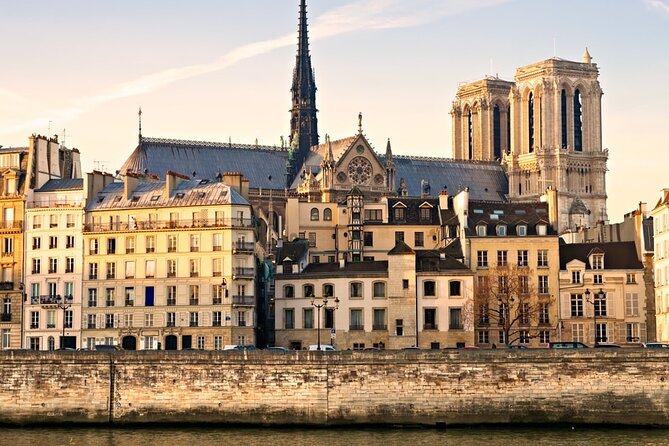 Escape game on the Île de la Cité - The Vibrant Marché aux Fleurs and Hidden Corners