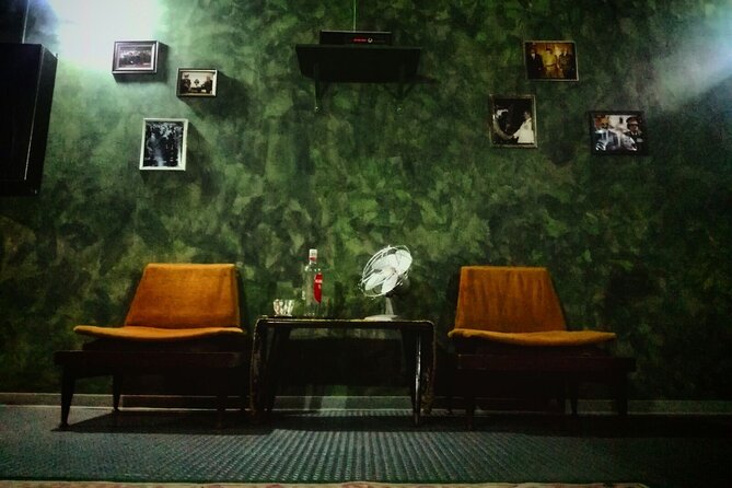 Escape Room in Guadalajara: Save the World in a Bunker - The Guides Make the Difference