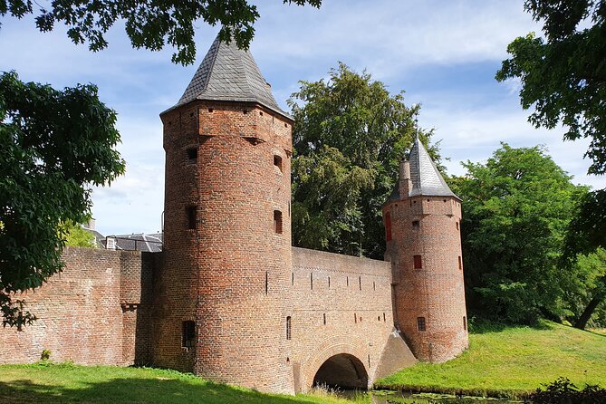 Escape Xperience in Amersfoort: Legends and Folk Tales - The Watergate of Monnikendam and Its Historical Significance