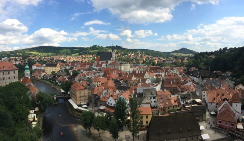 eský Krumlov: 2 Hour Private Walking Tour with Guide - The Guide’s Expertise and Storytelling Style