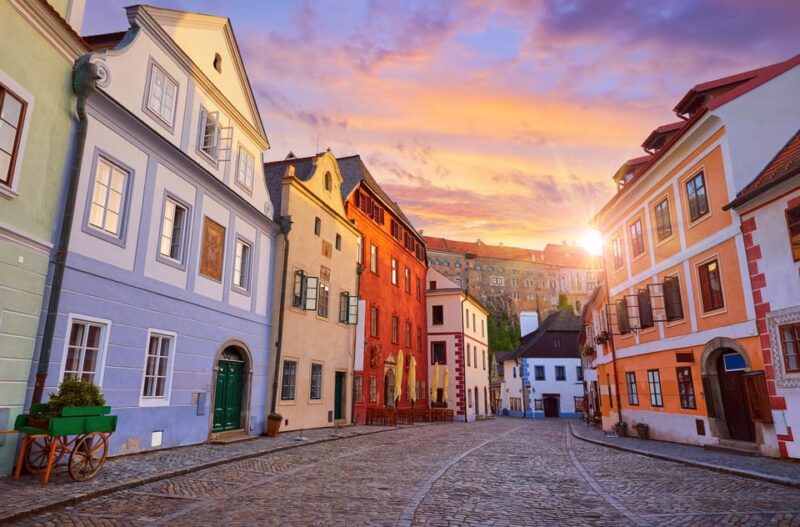 eský Krumlov Family Tour: A Private Walk Through History - Discovering Eský Krumlov’s Historic Streets
