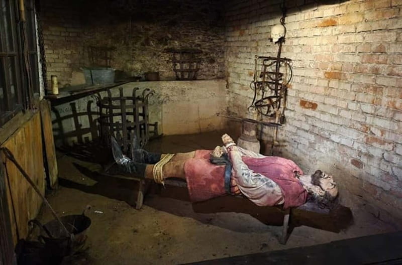 eský Krumlov: Museum of Torture Admission Ticket - Encountering Wax Figures and Prison Cells