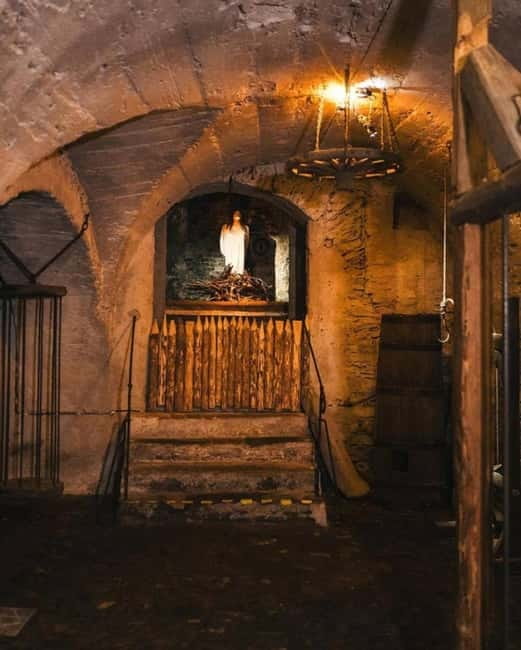 eský Krumlov: Museum of Torture Admission Ticket - The Battlefield Model and Symbolic Scenes