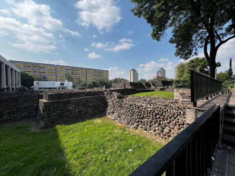 Esoteric Mexico City: Mysticism, Santeria, and Santa Muerte - Key Points