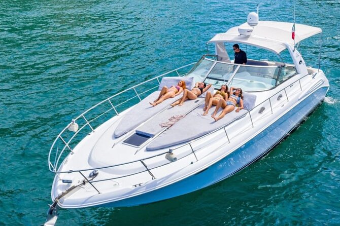 Espiritu Santo and Sealion Swimming aboard a luxury yacht - The Exclusive Private Tour from La Paz to Espiritu Santo Island