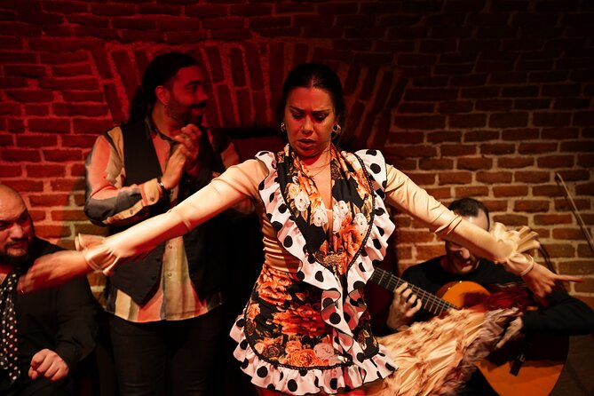 Essential Flamenco: Pure Flamenco Show in the Heart of Madrid - Overall Atmosphere and Suitability