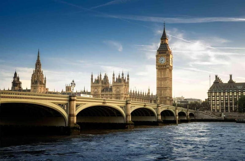Essential London Introductory Tour with a Londoner - Key Points