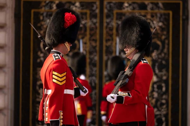 Essential London Introductory Tour with a Londoner - Meeting at Green Park: The Starting Line for a London Adventure
