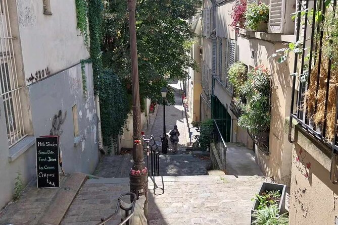 Essential Montmartre Private Walking Tour - Exploring the Artistic Heart of Montmartre