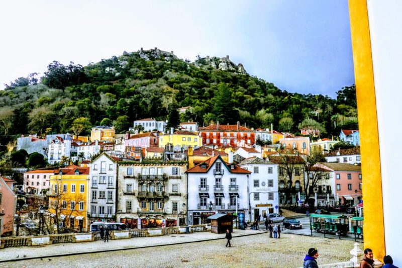 Essential Sintra: 5-Hour Journey - Highlights: Pena Palace and Quinta da Regaleira