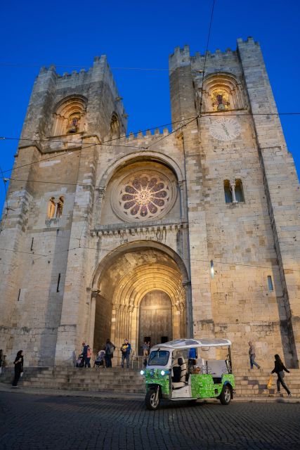 Essential Tour of Old Lisbon in 2H00 : Private Tuk-Tuk Tour - Key Points