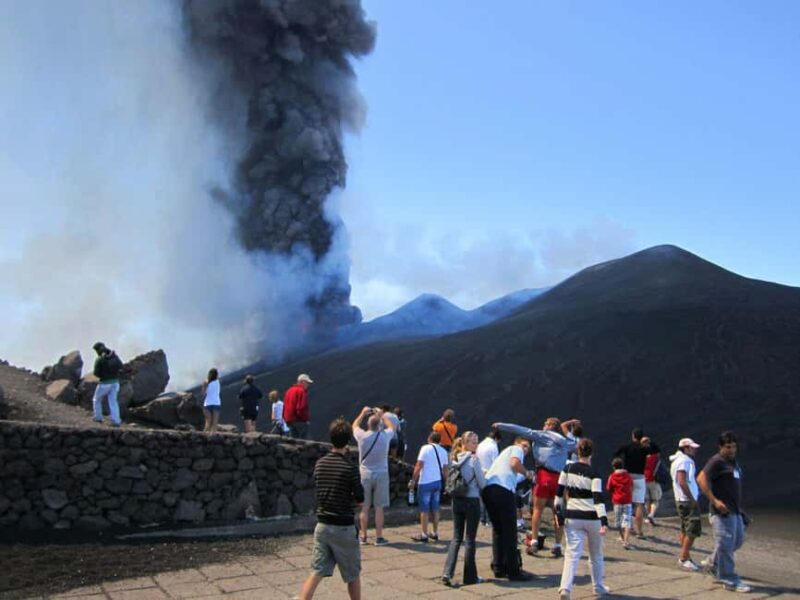 Etna: Jeep excursion and hike suitable for everyone. Free shoes and jacket - Key Points