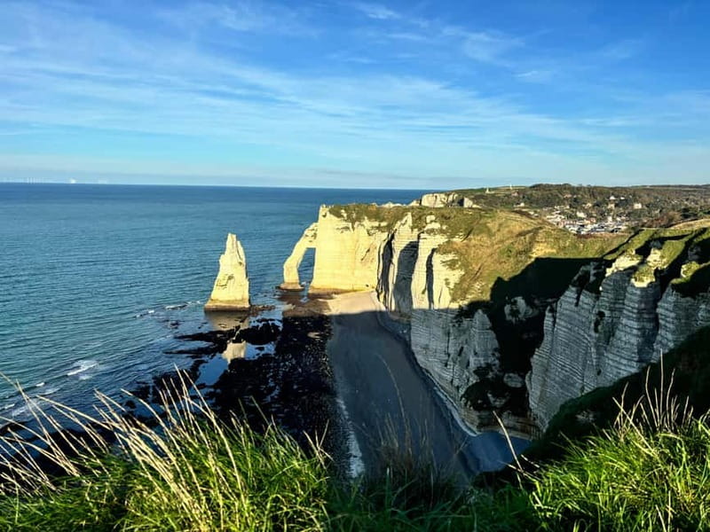Étretat: Explore the mythical cliffs of Étretat! - Key Points