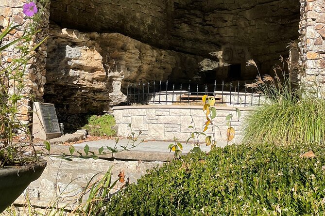 Eureka Rocket: Eureka Springs City Tour by Golf Cart - Eureka Springs’ Legend-Laden Downtown and Springs