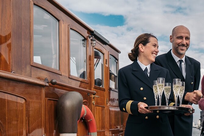 Evening aperitif tour aboard the motor yacht Fitzgerald - Passing the Rebuilt Stadtschloss and Humboldt Forum