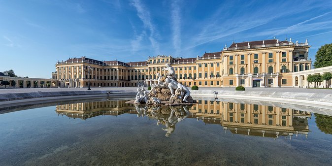 Evening at Schönbrunn Palace Vienna: 3-course Dinner and Concert - Starting the Evening in the Palace Area