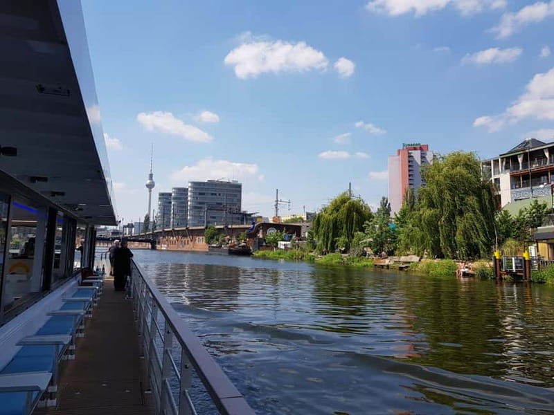 Evening Boat Tour 1.5 hour with our solarcatamaran - From UBER PLATZ to Berlin’s Green Side