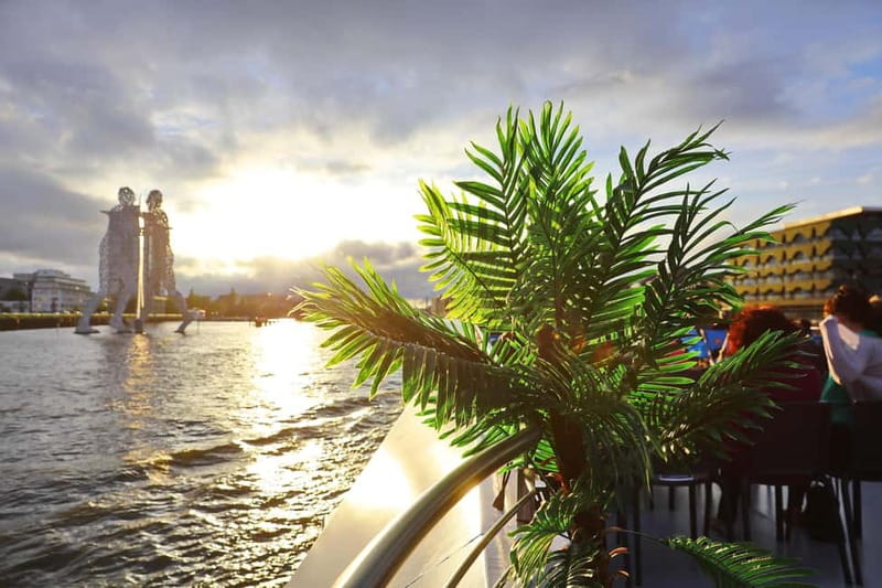 Evening Boat Tour 1.5 hour with our solarcatamaran - Passages and Landmarks Along the Spree River