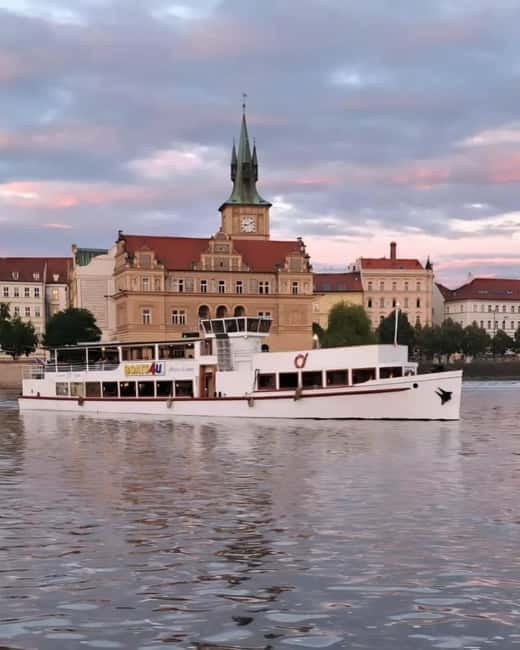 Evening cruise through Prague with 3-course served menu - Key Points