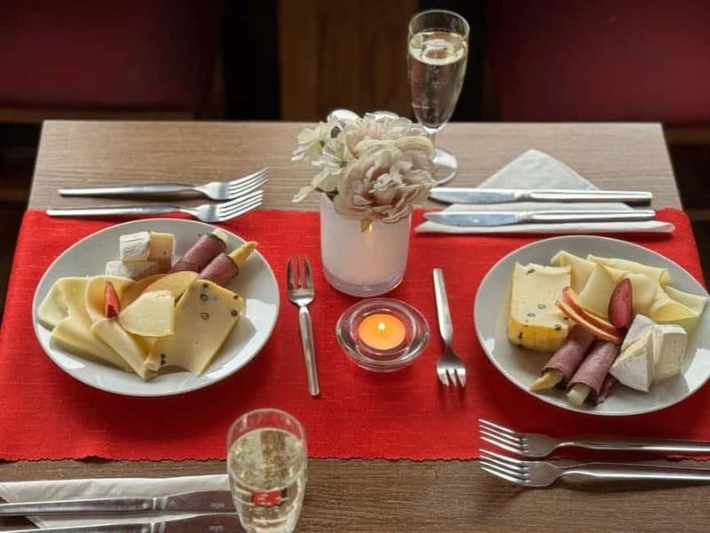 Evening cruise through Prague with buffet dinner - Live Music and Relaxed Atmosphere