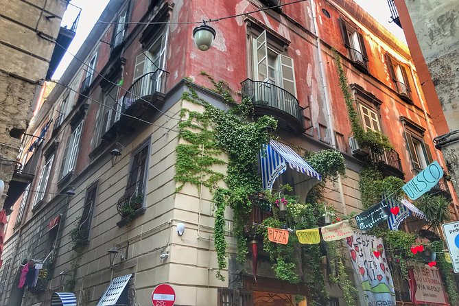 Evening Flavors of Naples: Guided Food Tour and Wine Tasting - The Role of the Local Guide and Storytelling