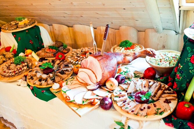 Evening Folk Show, singing, dancing and delicious food - Review Highlights and Guest Feedback