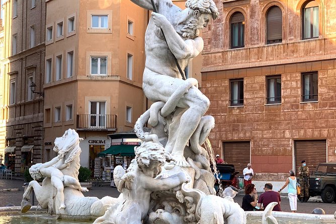 Evening Tour of the Citys Most Iconic Sights - Up To 6 People - Logistics: Small Group, Expert Guides, and Easy Meeting Point