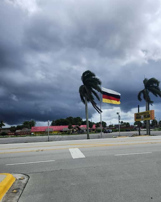 Everglades Eco Airboat Tour small group & top transportation - Inside the Miccosukee Reservation: Driving Tour and Handicrafts